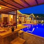 Kalkan'da 2 Yatak Odali Jakuzili Villa-villa Seabird