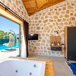 Kalkan'da 2 Yatak Odali Jakuzili Villa-villa Seabird * Kaş