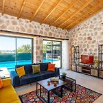 Kalkan'da 2 Yatak Odali Jakuzili Villa-villa Seabird ヴィラ カシュ