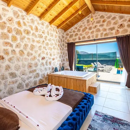 Kalkan'da 2 Yatak Odali Jakuzili Villa-villa Seabird Вілла