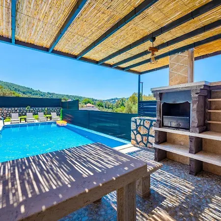 Kalkan'da 2 Yatak Odali Jakuzili Villa-villa Seabird Вілла